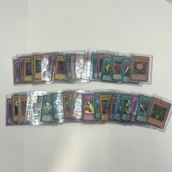 Yu-Gi-Oh! Game Collectible Trading Cards in Plastic SPANISH Yugioh - Lot of 48 - Picture 1 of 14